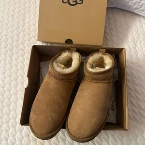 UGG Women’s Classic Ultra Mini in Chestnut Size 7 (EU 38) - Like New